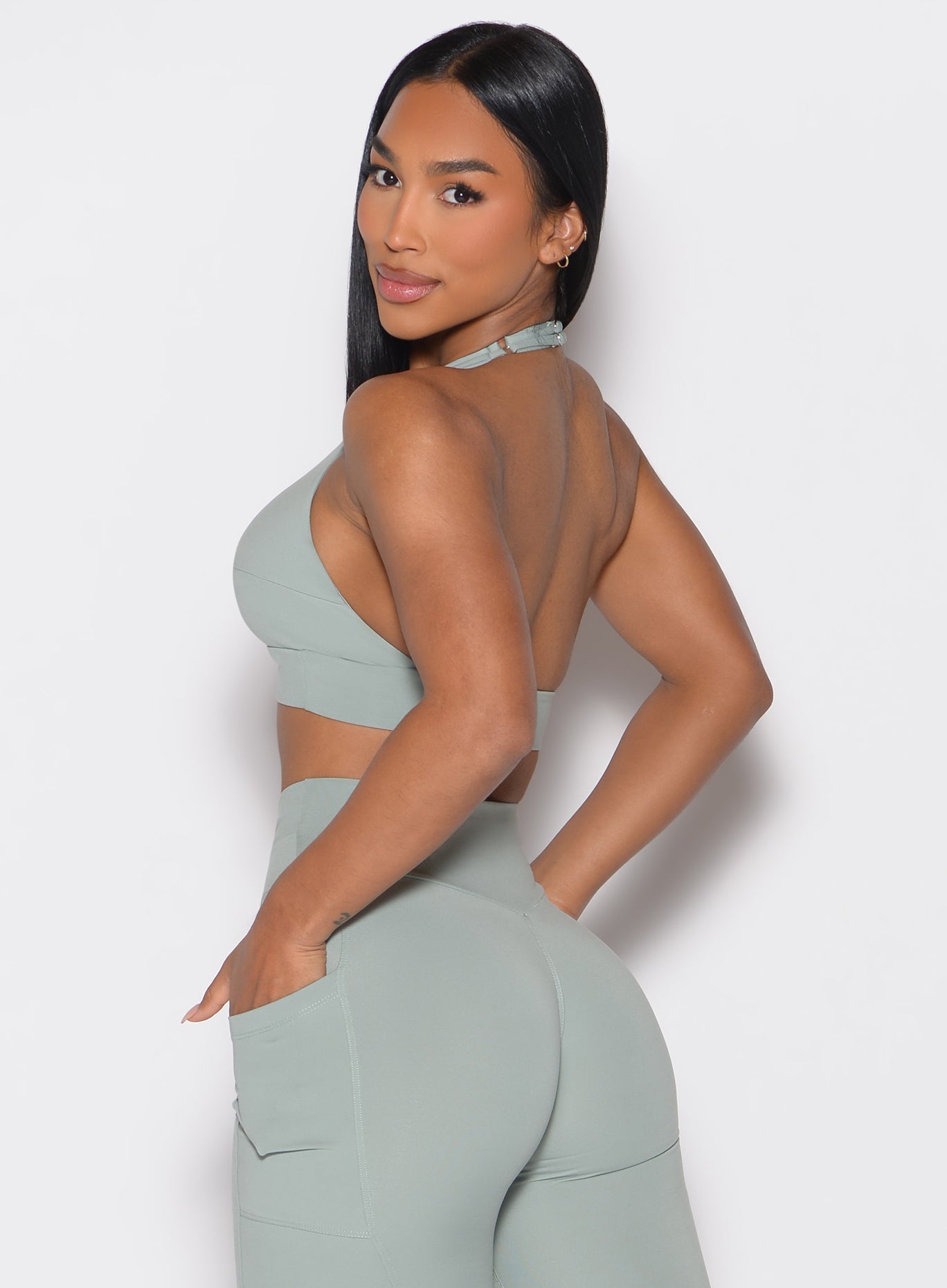 Sujetador con nudo y espalda descubierta