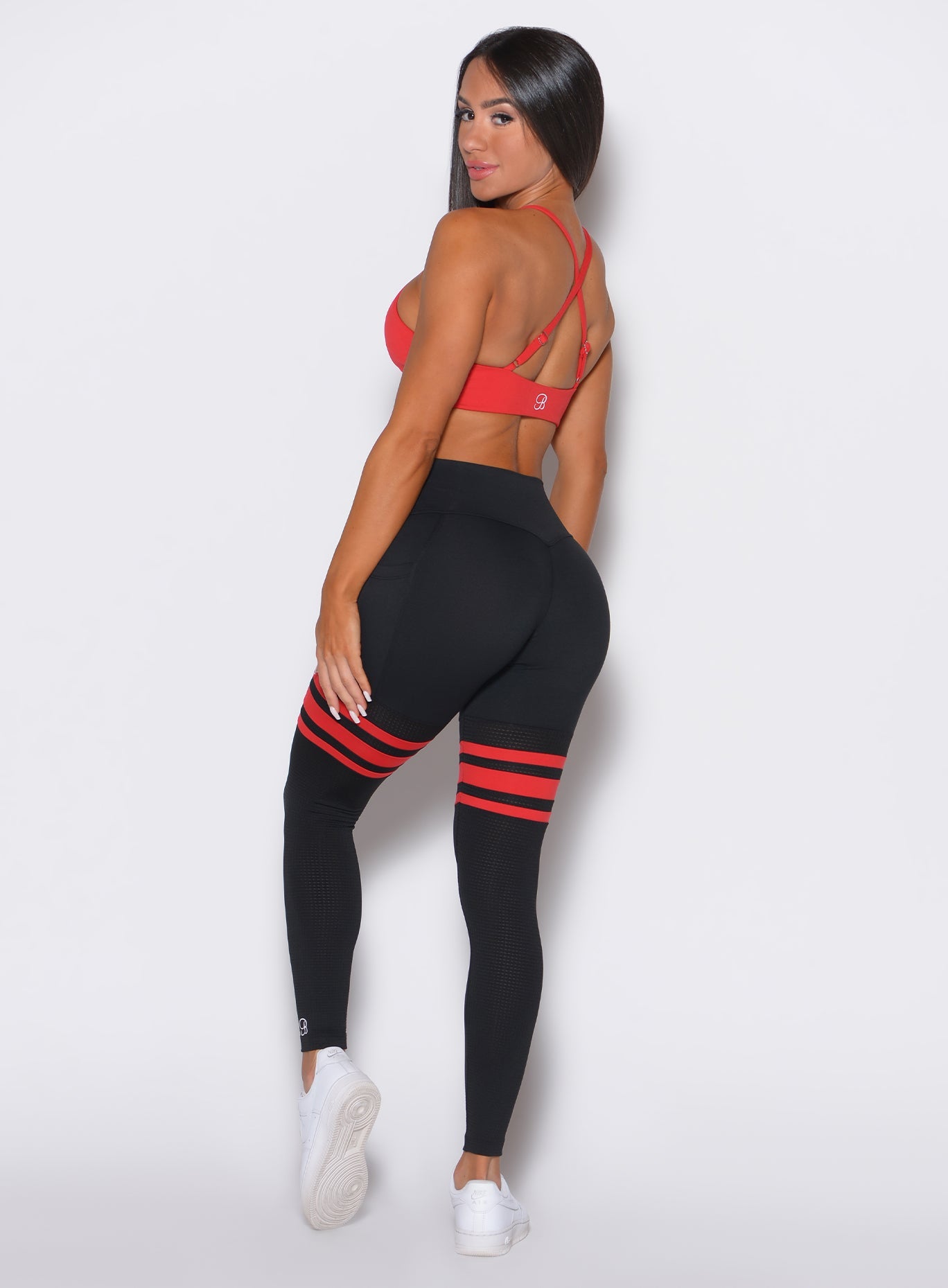 Realiza Elevaciones de Pierna Alta