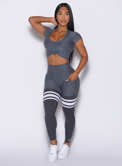 Realiza elevaciones de muslos hasta el pecho