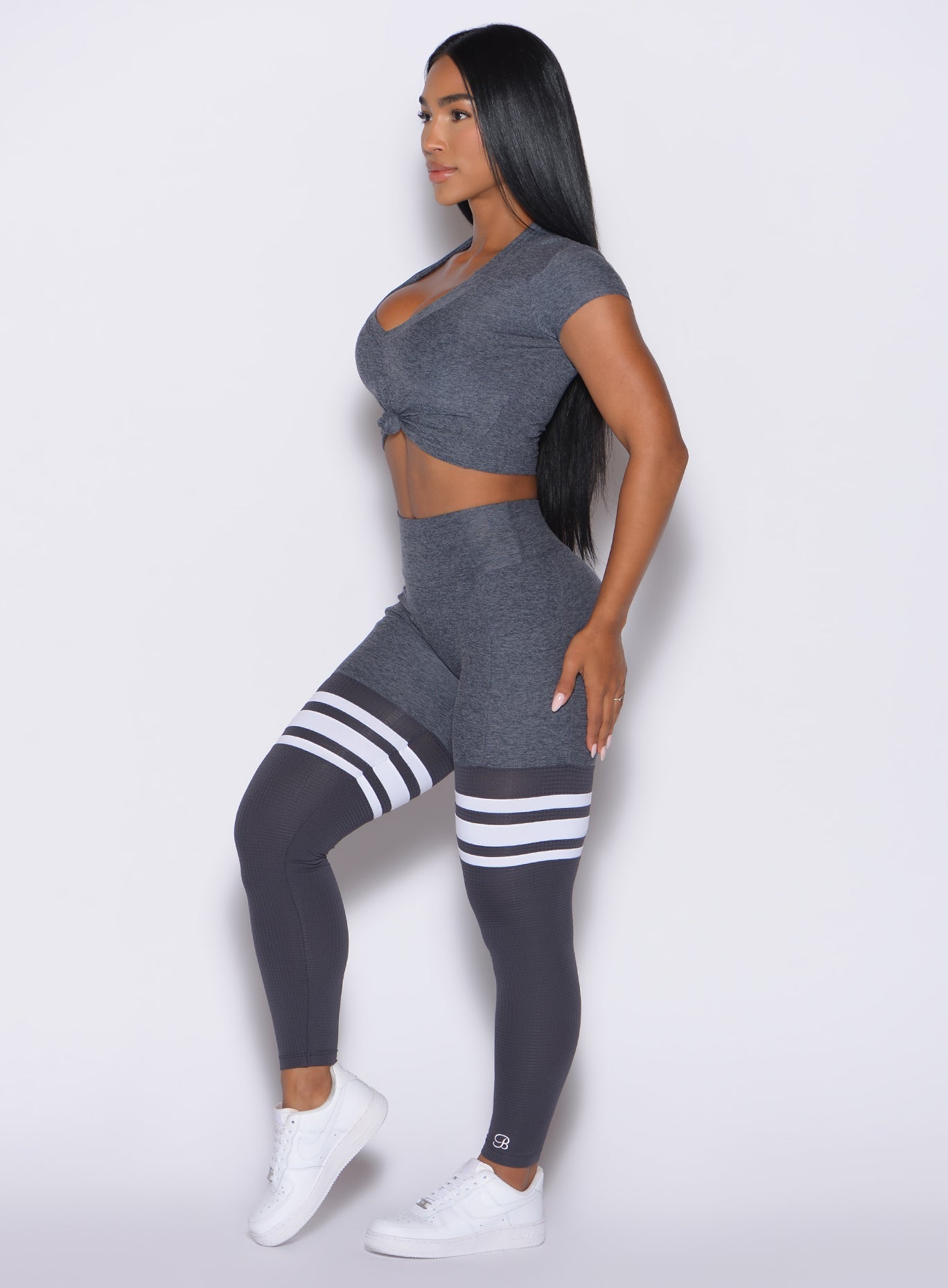 Realiza elevaciones de muslos hasta el pecho