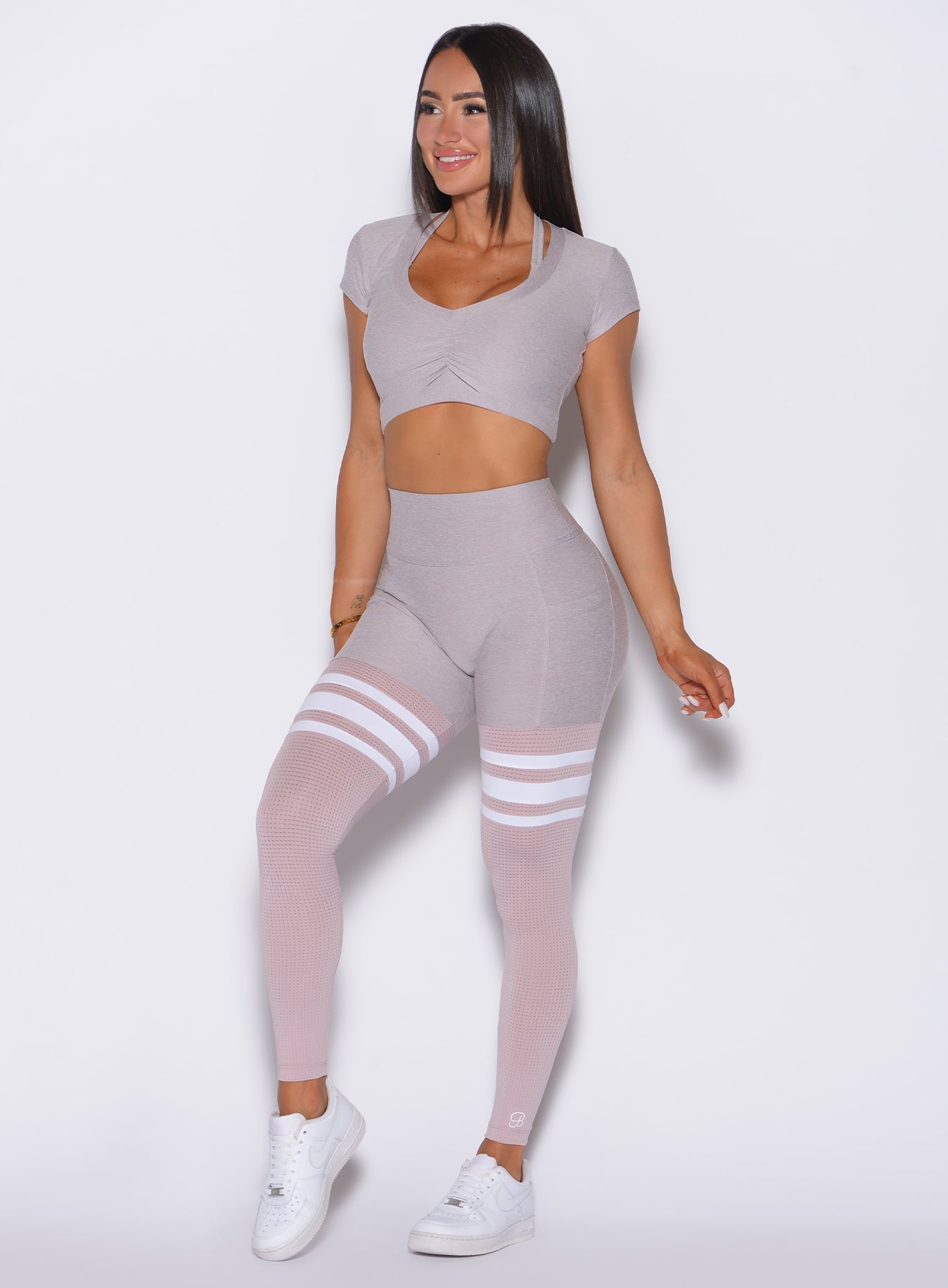 Realizar elevaciones de muslo alto