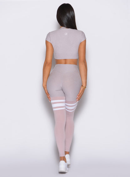 Realizar elevaciones de muslo alto