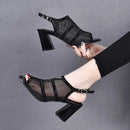 Sandália Évora™ em Couro Sustentável com Salto Alto Bloco / Altura e Requinte com a Transparência Sedutora da Renda!