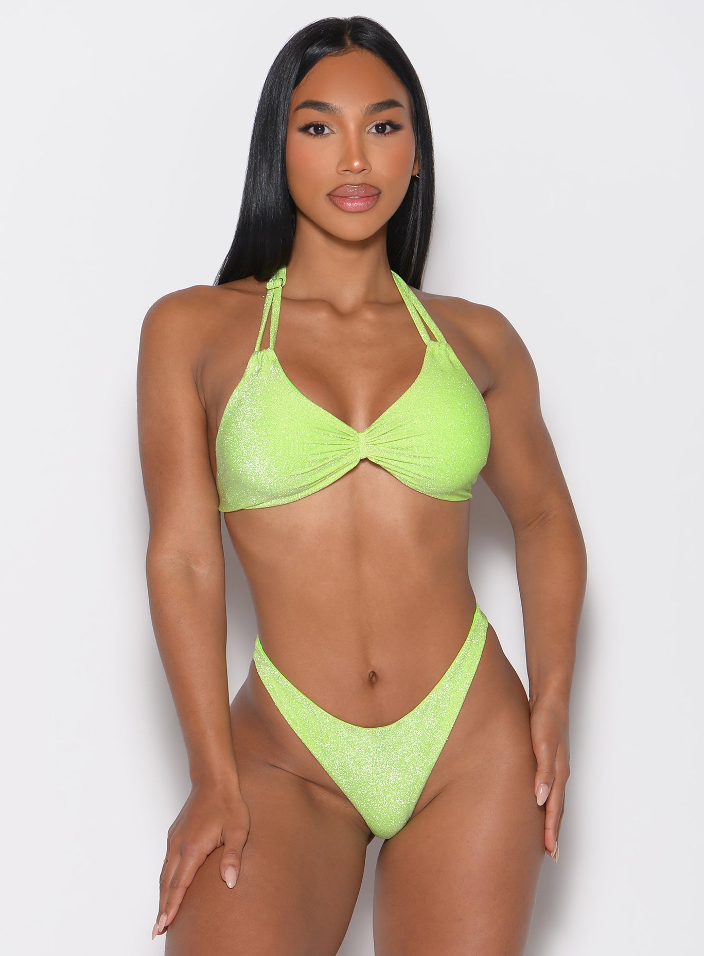 Top de Bikini Brillante Besado por el Sol