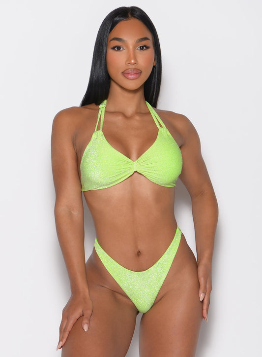 Top de Bikini Brillante Besado por el Sol