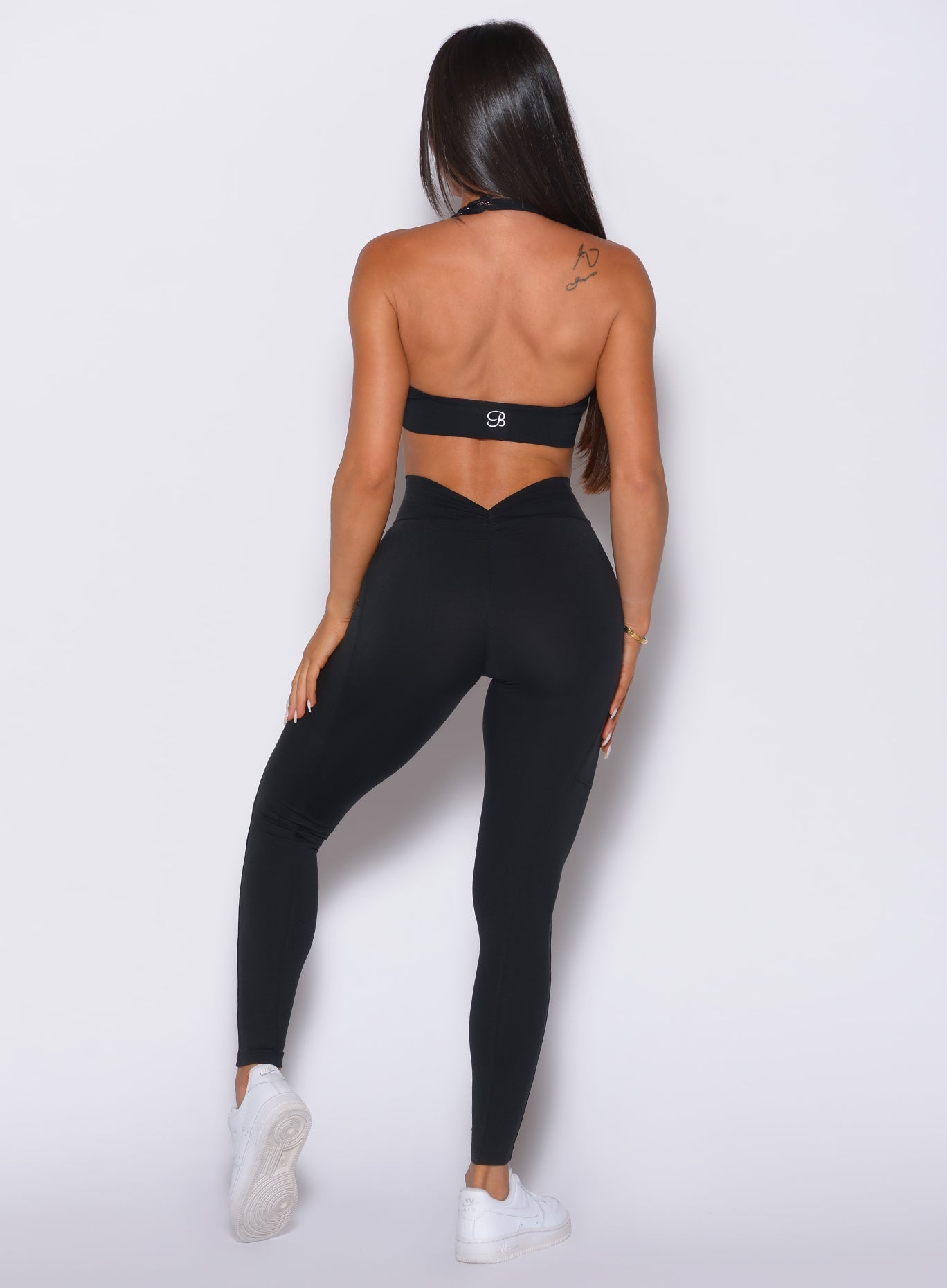 Leggings con espalda en V