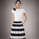 Conjunto Beleza Pura™: Saia com Listras Notáveis e Blusa Elegante!